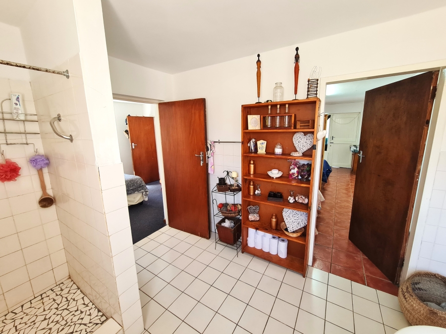 5 Bedroom Property for Sale in C Place Eastern Cape